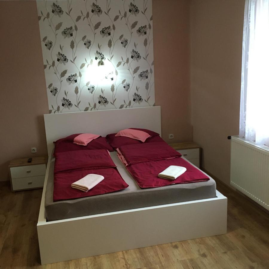 Liliom Vendégház Bakonybél Esterno foto